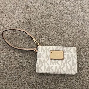 Michael Kors small signature wristlet